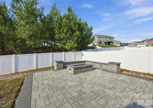 Photo 3 of Single family home for sale at 105 Yellow Birch Loop, Mooresville, NC 28117 | MLS# 4427102 | Listing updated on 2026-09-24