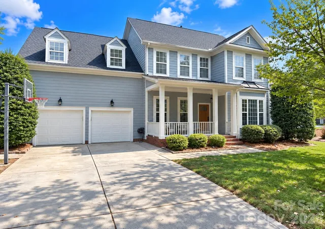 Photo 1 of Single family home for sale at 17242 Pennington Dr, Huntersville, NC 28078 | MLS# 4427106 | Listing updated on 2026-09-25
