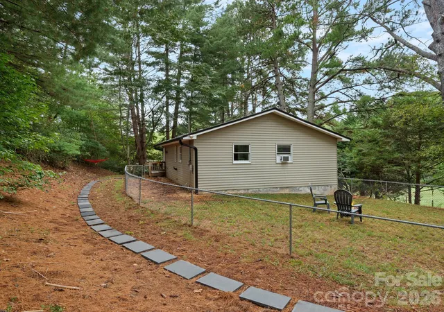 Photo 3 of Single family home for sale at 305 Youngs Cvs Rd, Candler, NC 28715 | MLS# 4427109 | Listing updated on 2026-10-04