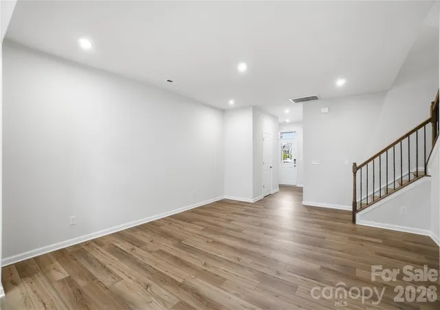 Photo 3 of Sale Pending at 5212 Wyes Oak Ln, Charlotte, NC 28269 | MLS# 4427128 | Listing updated on 2026-09-30