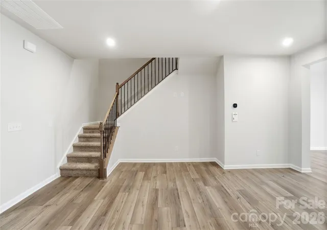 Photo 4 of Sale Pending at 5212 Wyes Oak Ln, Charlotte, NC 28269 | MLS# 4427128 | Listing updated on 2026-09-30