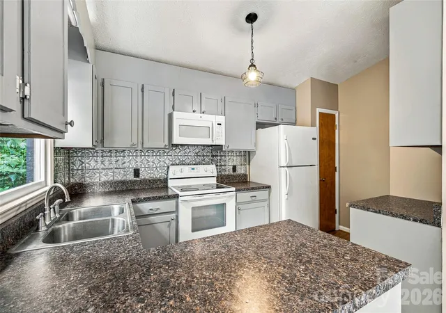 Photo 3 of Condo for sale at 117 View De Lake Dr, Etowah, NC 28729 | MLS# 4427129 | Listing updated on 2026-10-07