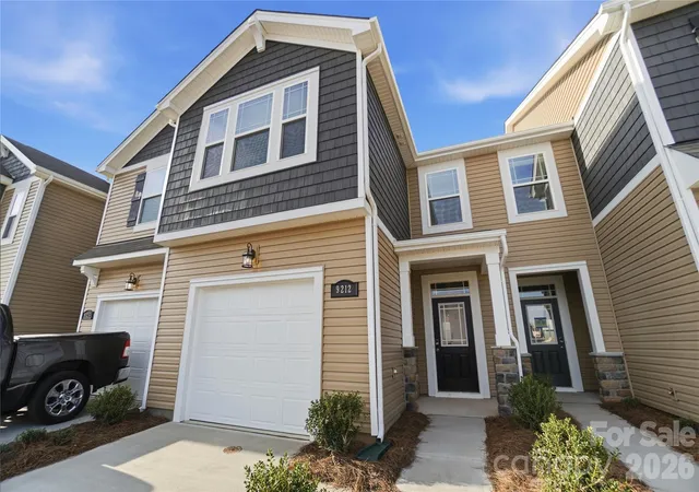 Photo 2 of Townhouse for sale at 5230 Wyes Oak Ln, Charlotte, NC 28269 | MLS# 4427136 | Listing updated on 2026-09-22