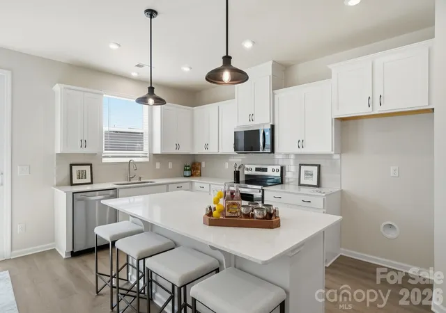 Photo 3 of Townhouse for sale at 5222 Wyes Oak Ln, Charlotte, NC 28269 | MLS# 4427140 | Listing updated on 2026-09-23