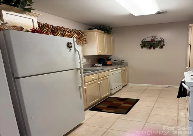 Photo 3 of Townhouse for sale at 433 19th Avenue Ct NE #14, Hickory, NC 28601 | MLS# 4427143 | Listing updated on 2026-10-05