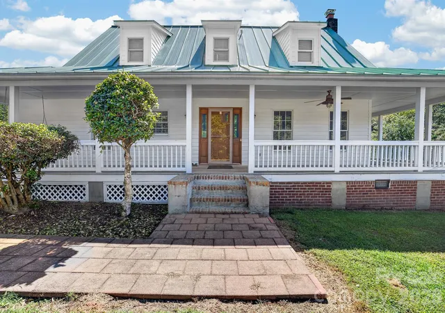Photo 2 of Single family home for sale at 9702 Quail Cvs Ct, Indian Trail, NC 28079 | MLS# 4427145 | Listing updated on 2026-10-02