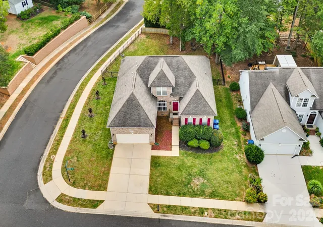 Photo 1 of Single family home for sale at 13330 Edgetree Dr, Pineville, NC 28134 | MLS# 4427146 | Listing updated on 2026-10-27