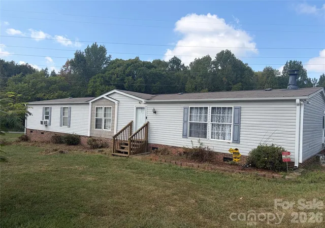 Photo 2 of Single family home for sale at 4009 Chestnut Woods Dr, Kings Mountain, NC 28086 | MLS# 4427156 | Listing updated on 2026-09-27