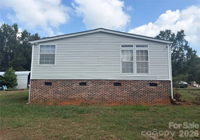 Photo 4 of Single family home for sale at 4009 Chestnut Woods Dr, Kings Mountain, NC 28086 | MLS# 4427156 | Listing updated on 2026-09-27