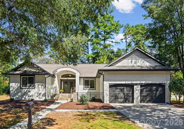 Photo 2 of Single family home for sale at 25002 Molokai Dr, Fort Mill, SC 29708 | MLS# 4427167 | Listing updated on 2026-10-02