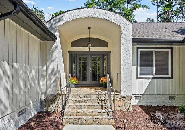 Photo 3 of Single family home for sale at 25002 Molokai Dr, Fort Mill, SC 29708 | MLS# 4427167 | Listing updated on 2026-10-02