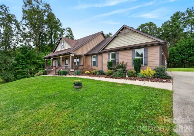 Photo 1 of Single family home for sale at 70 King Hts Dr, Fletcher, NC 28732 | MLS# 4427173 | Listing updated on 2026-10-01