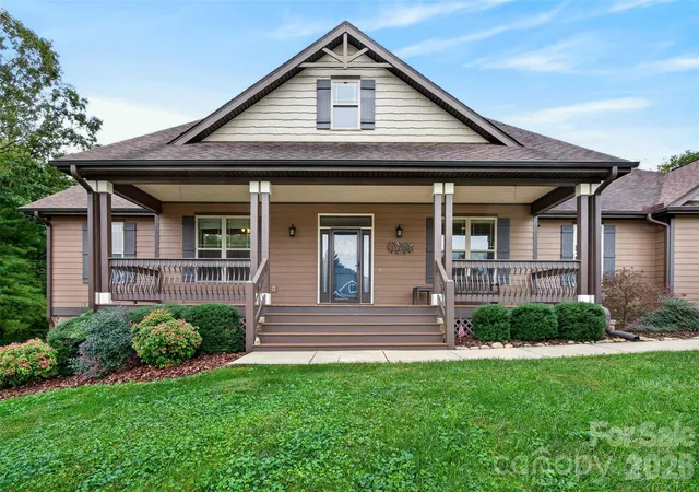 Photo 2 of Single family home for sale at 70 King Hts Dr, Fletcher, NC 28732 | MLS# 4427173 | Listing updated on 2026-10-01