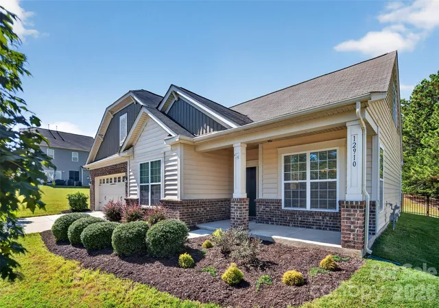 Photo 2 of Single family home for sale at 12910 Hunting Birds Ln, Charlotte, NC 28278 | MLS# 4427177 | Listing updated on 2026-09-30