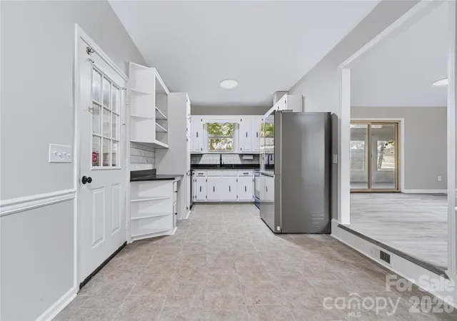 Photo 4 of Single family home for sale at 2537 Brentwood Cir, Lenoir, NC 28645 | MLS# 4427185 | Listing updated on 2026-09-26