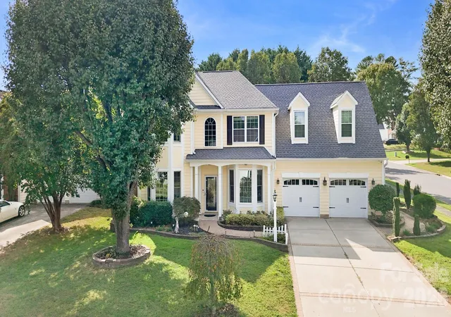 Single family home for sale at 11623 Fox Glen Dr, Charlotte, NC 28269 | MLS# 4427186