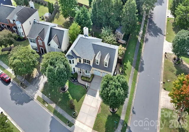 Photo 1 of Single family home for sale at 11623 Fox Glen Dr, Charlotte, NC 28269 | MLS# 4427186 | Listing updated on 2026-09-23
