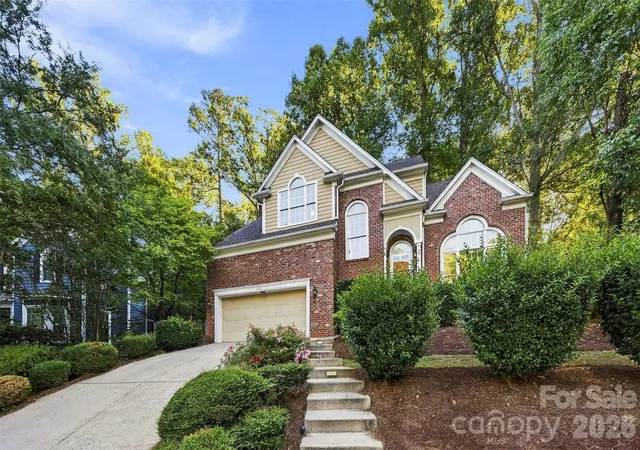 Photo 3 of Single family home for sale at 4131 Beauvista Dr, Charlotte, NC 28269 | MLS# 4427192 | Listing updated on 2026-09-22