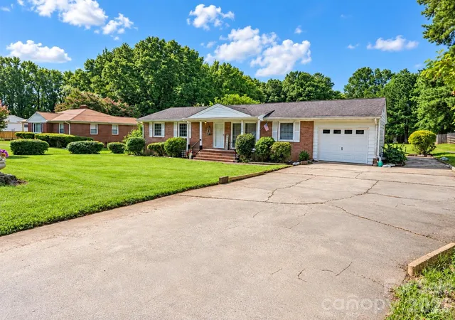 Photo 3 of Single family home for sale at 20914 Academy St, Cornelius, NC 28031 | MLS# 4427193 | Listing updated on 2026-10-06