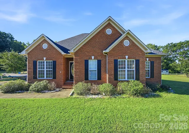 Photo 1 of Single family home for sale at 4926 Carillon Ct, York, SC 29745 | MLS# 4427195 | Listing updated on 2026-09-29