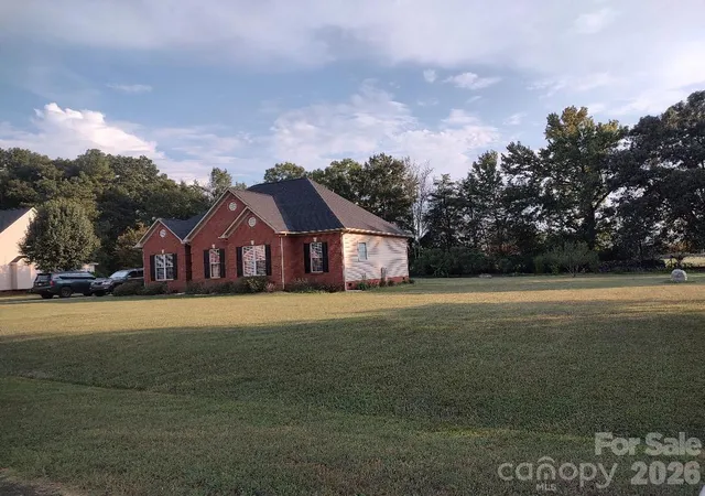 Photo 2 of Single family home for sale at 4926 Carillon Ct, York, SC 29745 | MLS# 4427195 | Listing updated on 2026-09-23