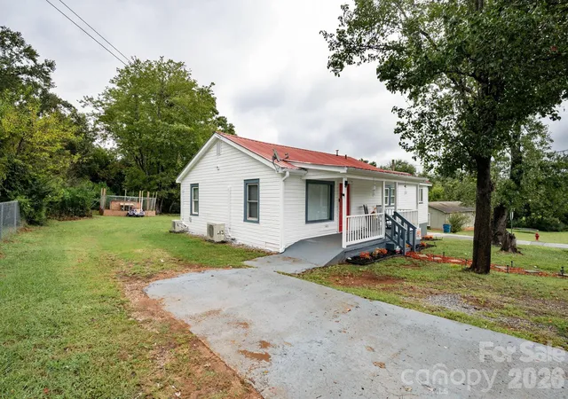 Photo 2 of Single family home for sale at 459 Harmon St, Forest City, NC 28043 | MLS# 4427199 | Listing updated on 2026-09-27