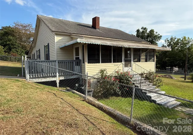 Single family home for sale at 17 Hill St, Great Falls, SC 29055 | MLS# 4427202