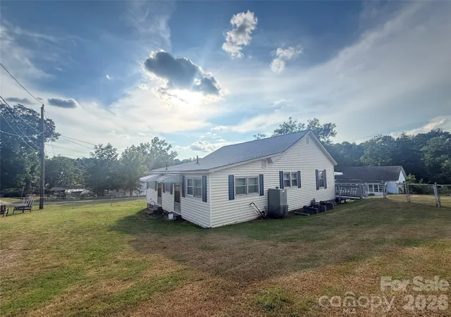 Photo 27 of Single family home for sale at 17 Hill St, Great Falls, SC 29055 | MLS# 4427202 | Listing updated on 2026-09-23
