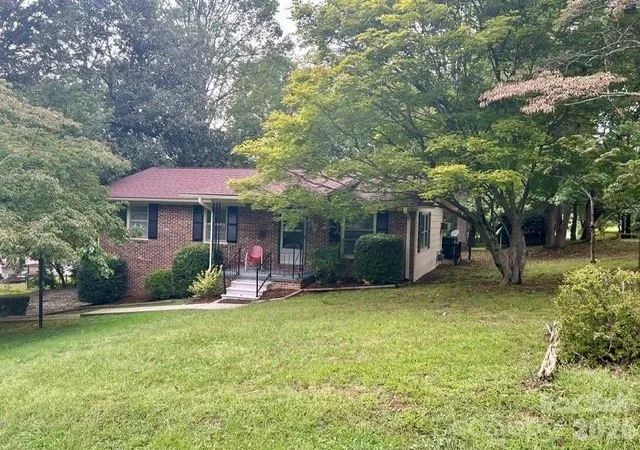 Photo 1 of Single family home for sale at 215 Norleon Ave, Hendersonville, NC 28791 | MLS# 4427206 | Listing updated on 2026-10-06
