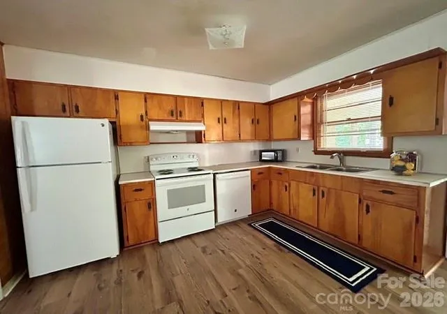Photo 3 of Single family home for sale at 215 Norleon Ave, Hendersonville, NC 28791 | MLS# 4427206 | Listing updated on 2026-10-06