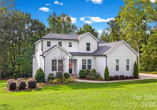 Photo 1 of Single family home for sale at 1061 Kendrick Rd, Clover, SC 29710 | MLS# 4427227 | Listing updated on 2026-09-26