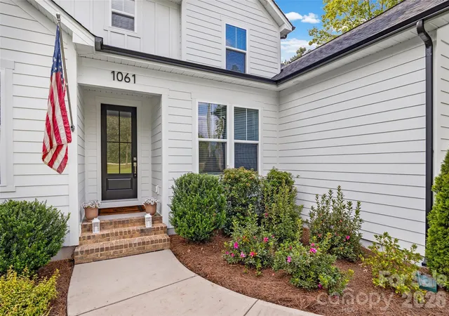 Photo 2 of Single family home for sale at 1061 Kendrick Rd, Clover, SC 29710 | MLS# 4427227 | Listing updated on 2026-09-26
