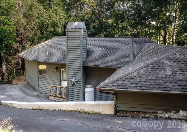 Photo 1 of Single family home for sale at 997 Winterstar Loop, Burnsville, NC 28714 | MLS# 4427231 | Listing updated on 2026-09-23
