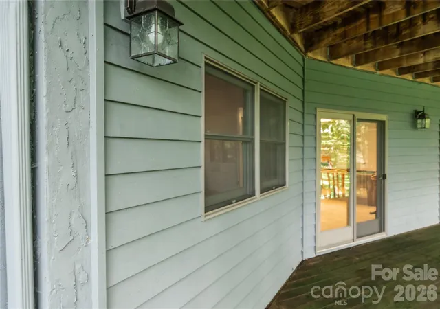 Photo 4 of Single family home for sale at 997 Winterstar Loop, Burnsville, NC 28714 | MLS# 4427231 | Listing updated on 2026-09-23
