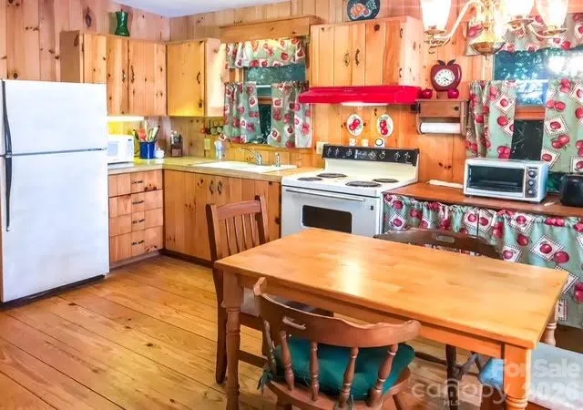 Photo 3 of Single family home for sale at 115 Spring Brk Rd, Newland, NC 28657 | MLS# 4427233 | Listing updated on 2026-09-23