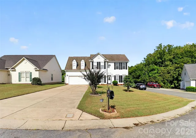 Photo 4 of Single family home for sale at 1811 Jeffrey Bryan Dr, Charlotte, NC 28213 | MLS# 4427234 | Listing updated on 2026-09-27