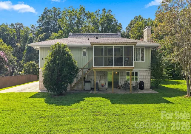 Photo 4 of Single family home for sale at 706 Springdale Rd, Statesville, NC 28677 | MLS# 4427238 | Listing updated on 2026-10-10