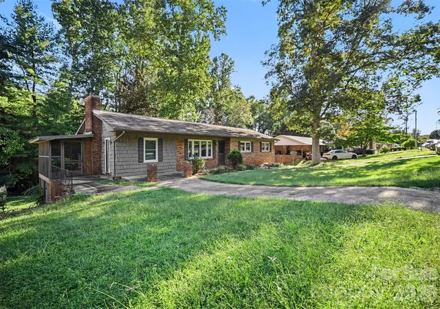Photo 3 of Single family home for sale at 623 Westside Dr, Newton, NC 28658 | MLS# 4427242 | Listing updated on 2026-10-06