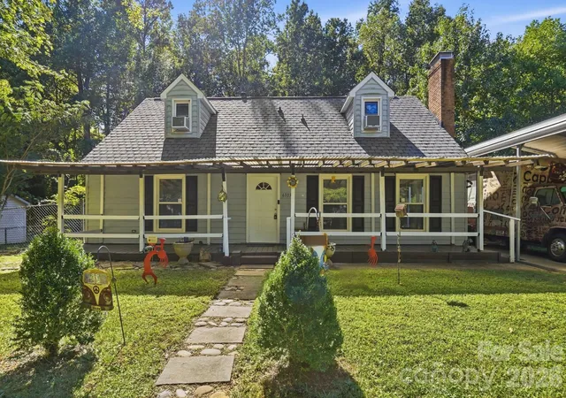 Single family home for sale at 6333 Round Hl Rd, Charlotte, NC 28211 | MLS# 4427244