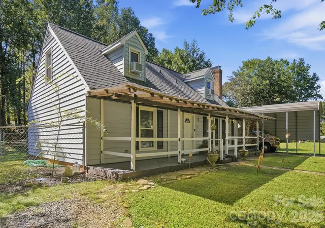 Photo 3 of Single family home for sale at 6333 Round Hl Rd, Charlotte, NC 28211 | MLS# 4427244 | Listing updated on 2026-10-07
