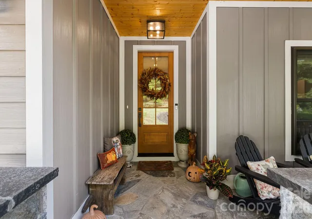 Photo 2 of Single family home for sale at 14 Sugarland Ridge Trl, Fairview, NC 28730 | MLS# 4427245 | Listing updated on 2026-10-05