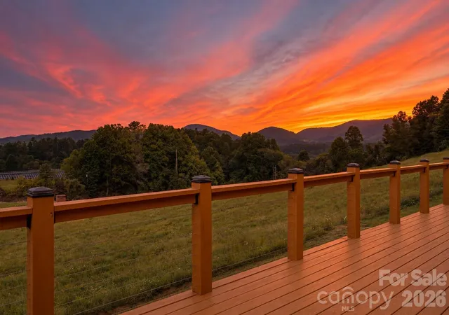Photo 4 of Single family home for sale at 297 Maple Knoll Dr, Hendersonville, NC 28792 | MLS# 4427248 | Listing updated on 2026-09-25