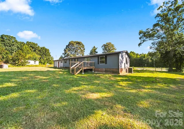 Photo 3 of Single family home for sale at 2947 Nc 16 Hwy, Newton, NC 28658 | MLS# 4427254 | Listing updated on 2026-09-23