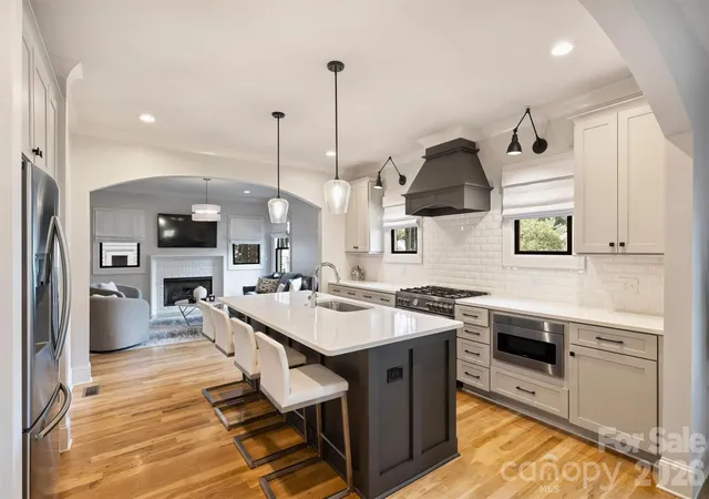 Photo 4 of Condo for sale at 1514 Kensington Dr, Charlotte, NC 28205 | MLS# 4427257 | Listing updated on 2026-09-23