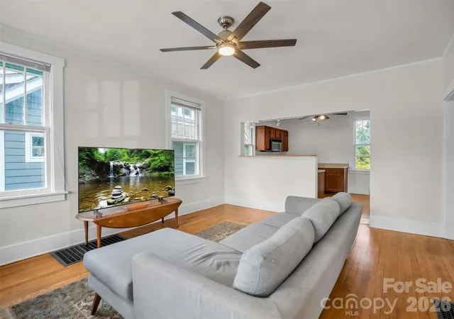 Photo 3 of House for sale at 200 Courtland Pl, Asheville, NC 28801 | MLS# 4427261 | Listing updated on 2026-10-08