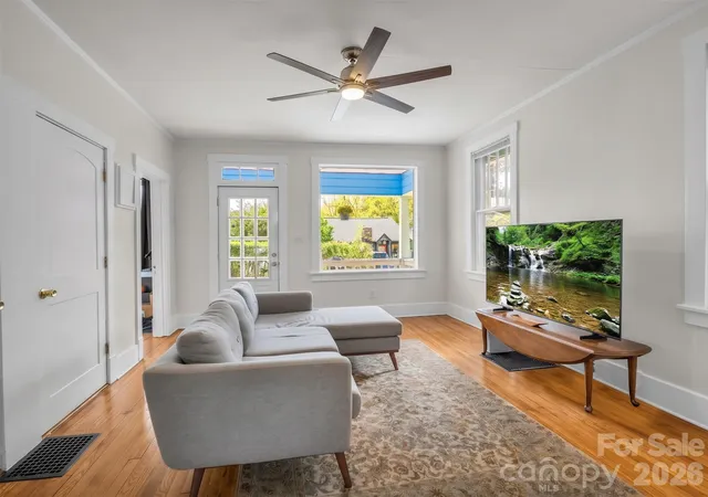 Photo 4 of House for sale at 200 Courtland Pl, Asheville, NC 28801 | MLS# 4427261 | Listing updated on 2026-10-08
