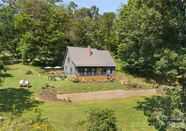 Photo 2 of Single family home for sale at 641 Scruggs Cir, Canton, NC 28716 | MLS# 4427265 | Listing updated on 2026-09-22