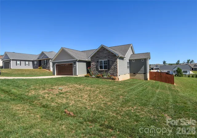 Photo 2 of Single family home for sale at 148 Greythorn Dr, Statesville, NC 28625 | MLS# 4427266 | Listing updated on 2026-10-02