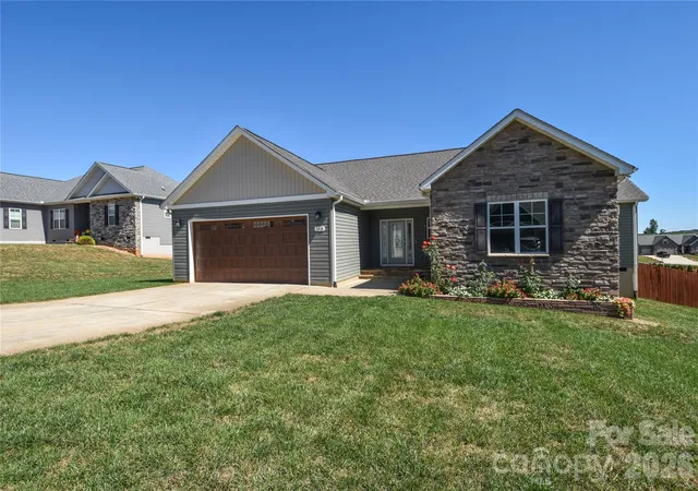 Photo 3 of Single family home for sale at 148 Greythorn Dr, Statesville, NC 28625 | MLS# 4427266 | Listing updated on 2026-10-02