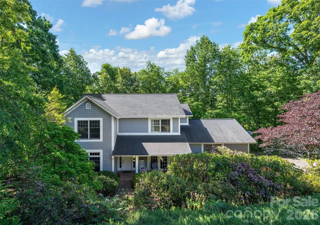 Photo 1 of Single family home for sale at 177 Skyview Cir, Asheville, NC 28804 | MLS# 4427276 | Listing updated on 2026-09-27